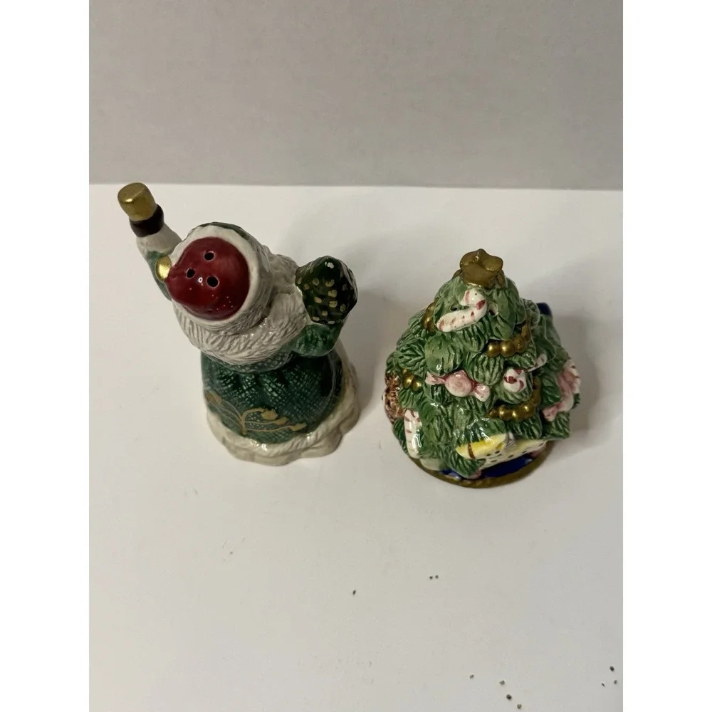 Vintage Omnibus  Santa‎ Clause And Christmas Tree Shakers 1992